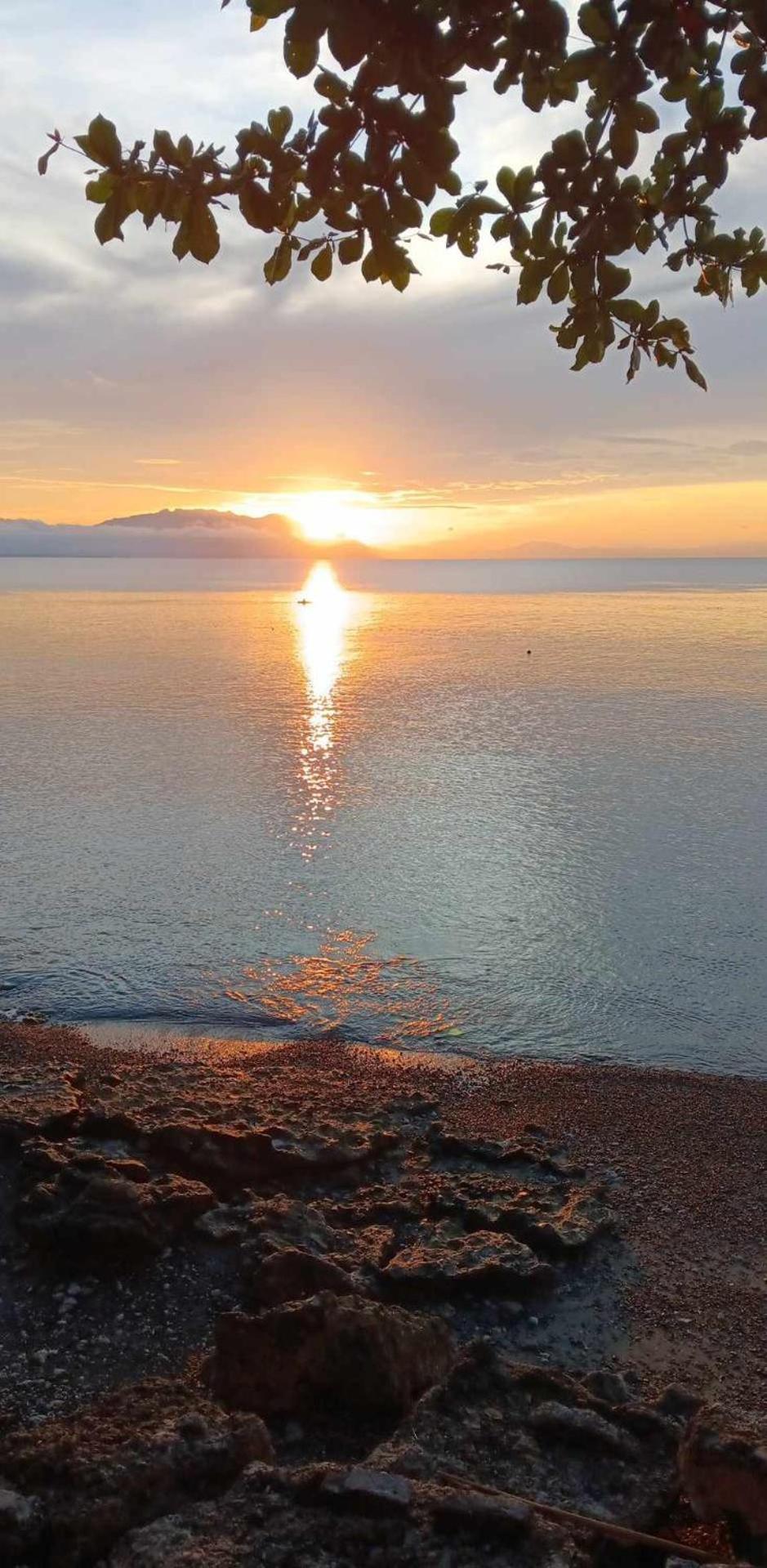 Aundanao Oasis Beach Samal Exteriör bild